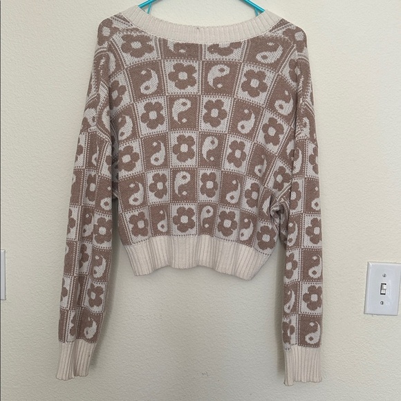 American Eagle Yin Yang Flower Checkerboard Printed Cardigan - Picture 3 of 3